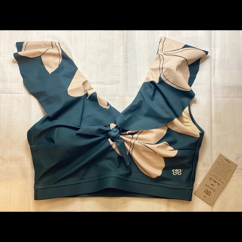 Albion Fit NWT Lauren Swim Crop in Emerald Tigerlilly